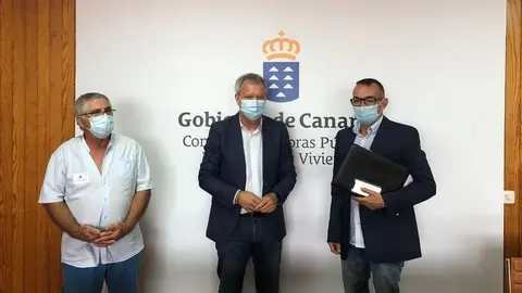Imagen de la última reunión que mantuvieron los vecinos de Titerroy con Franquis en Gran Canaria.