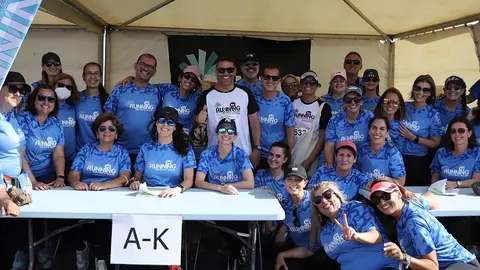 Oswaldo Betancort y Javier Díaz junto componentes del CEIP Costa Teguise.