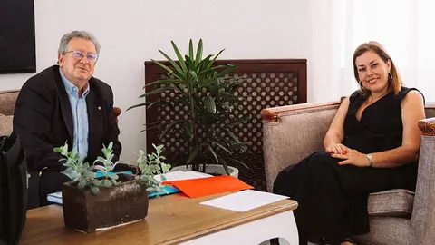 Astrid Pérez junto a Lanzarotto Malocello.