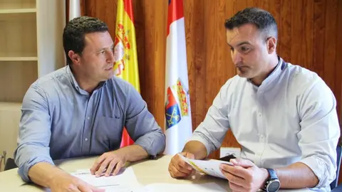 Óscar Noda y Ángel Lago en su despacho de Yaiza.