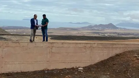 Imagen de Jesús Machín en el deposito de Tinache.