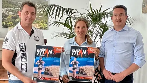 Alejandro Hernandez yChaxiraxi Niz  en la presentanción de la Haría TITÁN 2022.