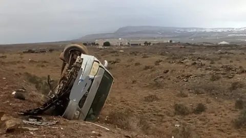 El vehículo quedó volcado por un lateral