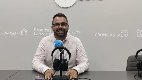 Echedey Eugenio en el estudio de Crónicas Radio - Cadena Cope.