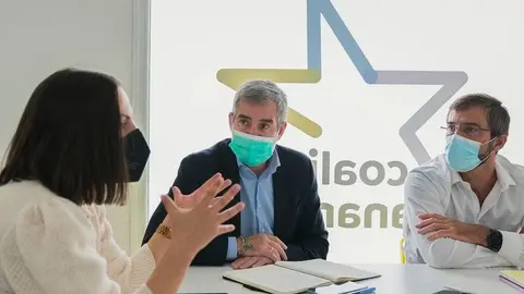 Fernando Clavijo con Pedro San Ginés con la mujer que dirige su partido en Lanzarote, Migdalia Machín.