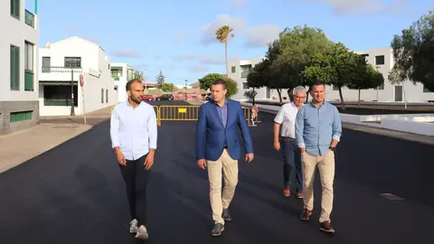 El alcalde de Yaiza y parte de su equipo de gobierno supervisaron las obras que se están haciendo