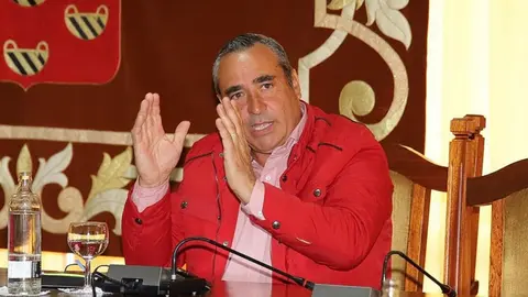 Ángel Vázquez durante la realización de uno de los plenos del Cabildo.