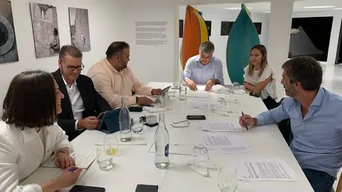 Reunión previa al debate
