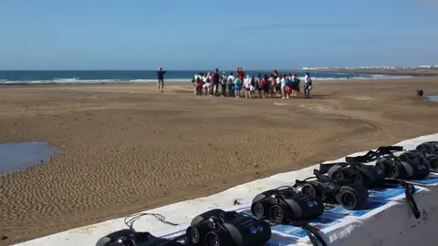 Imagen de jovenes de San Bartolomé participando en el programa Playa Honda, la mar de vida.