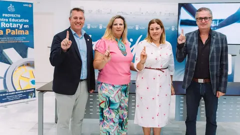 Astrid Pérez junto a Rita Martín, Diego Mayordomo y Javier Vega en la reunión de rotatorios.