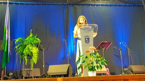 Ruth Corujo Saavedra durante su lectura del pregón de las fiestas de Mácher.