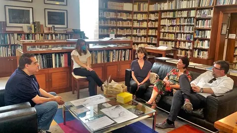 Isidro Pérez y Alma González en su visita a la fundación saramago.