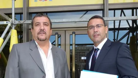 Miguel Ángel Jiménez, concejal de Hacienda de Teguise, junto al alcalde, Oswaldo Betancort.