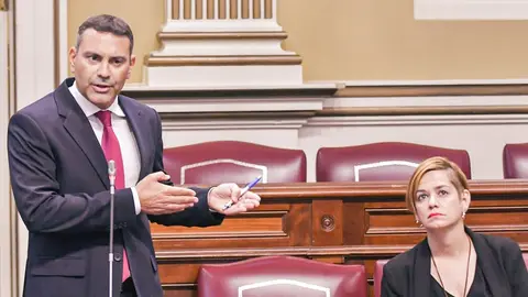 Imagen de archivo de Oswaldo Betancort durante una  intervención parlamentaria.