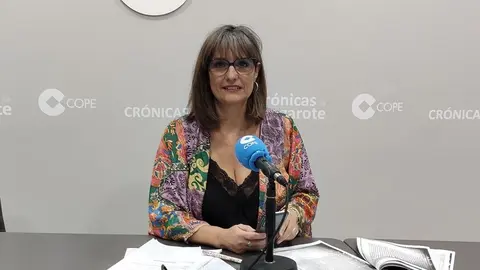 Leticia Padilla en el estudio de Crónicas Radio - Cadena Cope.