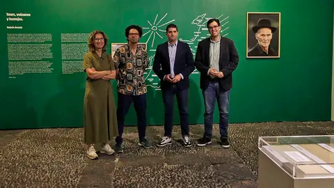 Rubén Acosta junto a María José Alcántara, Benjamin Perdomo y Alberto Aguiar.