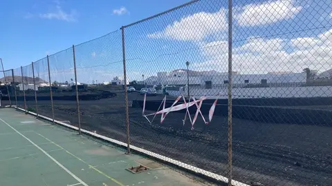 Imagen del estado actual de las canchas deportivas de Tías.