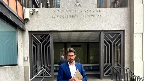 Jeziel Martín en su visita al consejero de Obras Públicas del Gobierno de Canarias