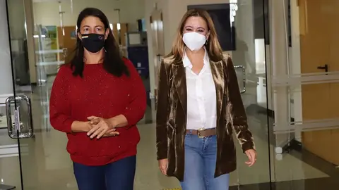 María Dolores Corujo junto a Myriam Barros.