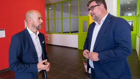 Raúl de León junto a Isidro Pérez.