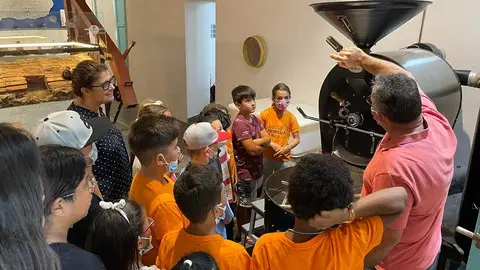 Imagen de los niños de Tías en su visita a la Molina José María Gil.