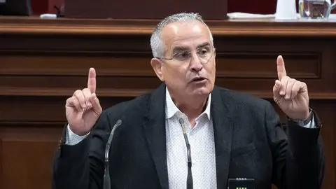 Mario Cabrera en el Parlamento de Canarias.