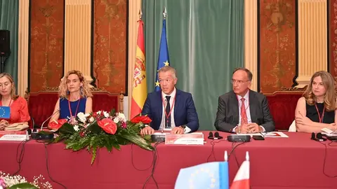El senador lanzaroteño durante el foro.