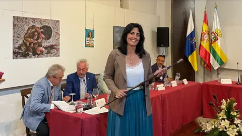 Evelia García en el momento de la toma del bastón de mando municipal. 