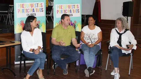 Óscar Noda durante las jornadas de participación con los vecinos.