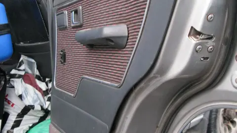 Interior del coche donde se portaba la droga.