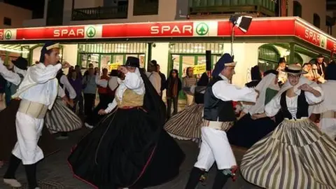 Imagen de una de las actuaciones de Timbayba en Playa Blanca.