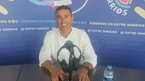 Oswaldo Betancort en el programa "Entre Barrios" de Crónicas Radio - Cadena Cope.