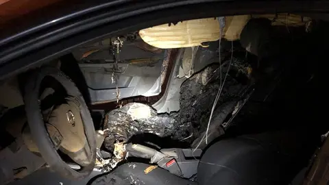 Interior del coche que ha ardido este lunes de madrugada en Arrecife.