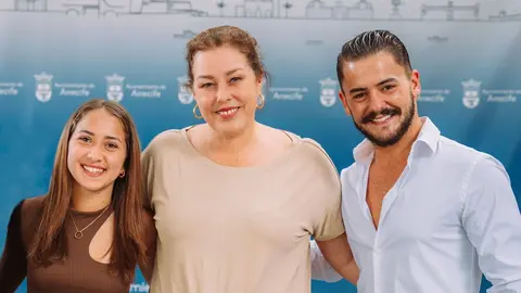 Astrid Pérez junto a Marcos García y Ainara Soto.