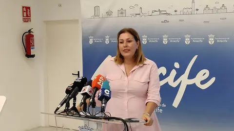 Astrid Pérez durante su rueda de prensa sobre el solar de Ginory.