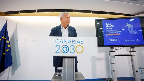 Sebastían Franquis presentando el Bono de Alquiler Joven.