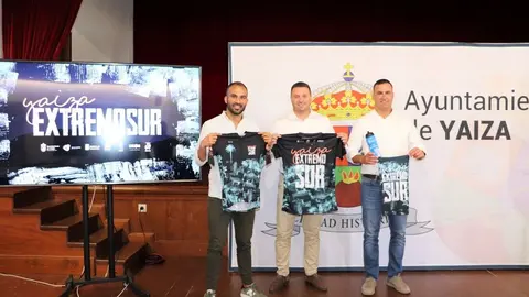 Óscar Noda junto a Daniel Medina y Ángel Lago durante la presentación de la Yaiza Extremo Sur 2022.