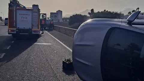 Imagen del vehículo accidentado en la LZ-2.