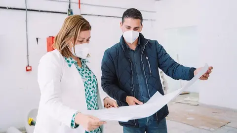 Imagen de Astrid Pérez junto a Eduardo Placeres.