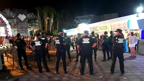 Imagen de los diferentes cuerpos de seguridad durante el desarrollo de las fiestas de Puerto del Carmen.