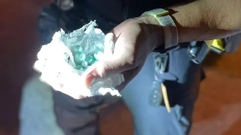 Imagen de la sustancia sustraida al individuo detenido.