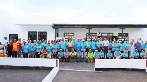 Foto de familia del Torneo de bola canaria de Yaiza.