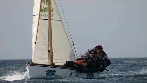 Imagen de la embarcación Tritón Clínica Veterinaria.