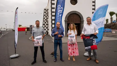 Imagen de Jesús Machín junto a María Martín, Vianney Rodríguez y Alfredo Mendoza en la presentación de la VI Tinajo YouTrail.
