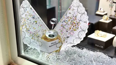 Imagen de un escaparate decorado.