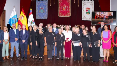 Imagen de los pregoneros y de los cargos públicos que acudieron este viernes al pregón
