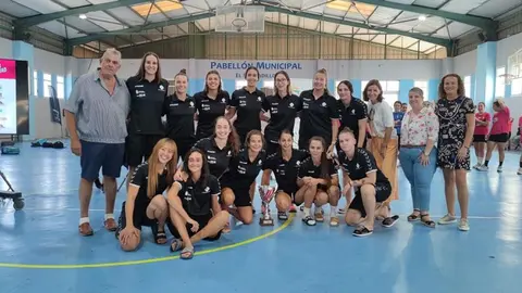 Imagen de las jugadores del CICAR Lanzarote Ciudad de Arrecife en el Torneo San Miguel.