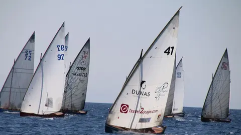 Imagen de la sexta regata de la Liga Insular de Barquillos de Vela Latina de 5 Metros de Lanzarote.