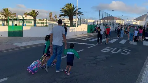 Imagen del exterior de un colegio del municipio de Tías.