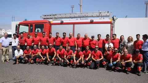 Imagen de los bomberos en el homenaje a su compañero Luis Álvarez de León .